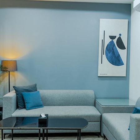 Bedchambers Luxury Apartment Near Golf Course Road グルガウン エクステリア 写真