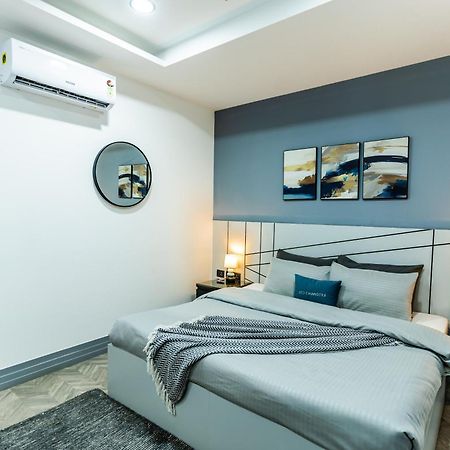 Bedchambers Luxury Apartment Near Golf Course Road グルガウン エクステリア 写真