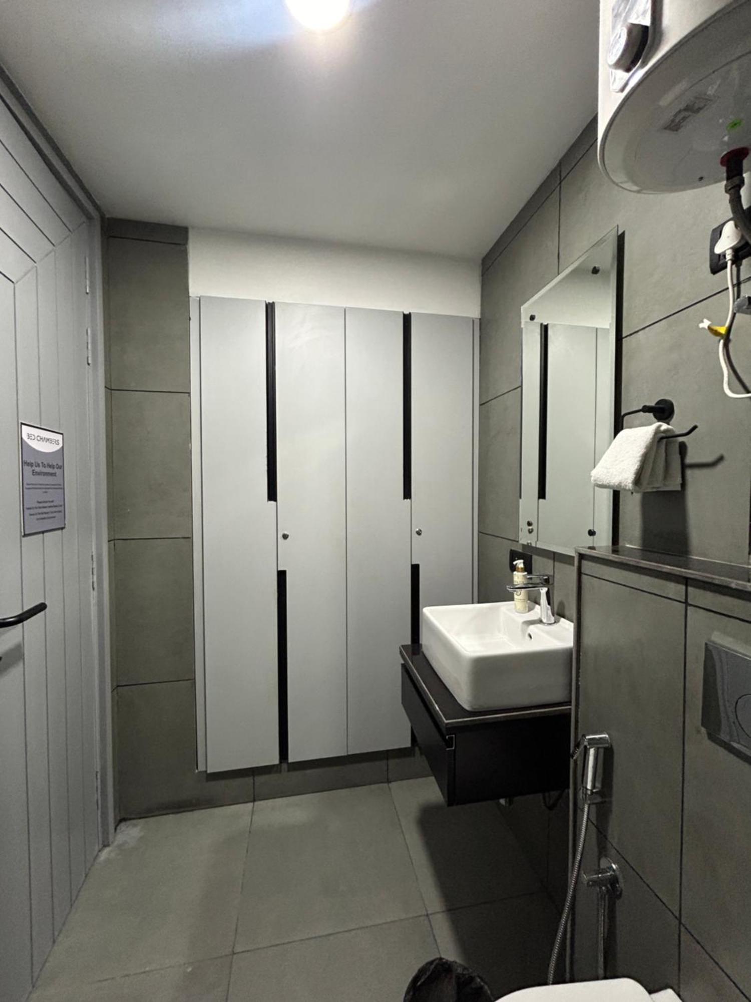 Bedchambers Luxury Apartment Near Golf Course Road グルガウン エクステリア 写真