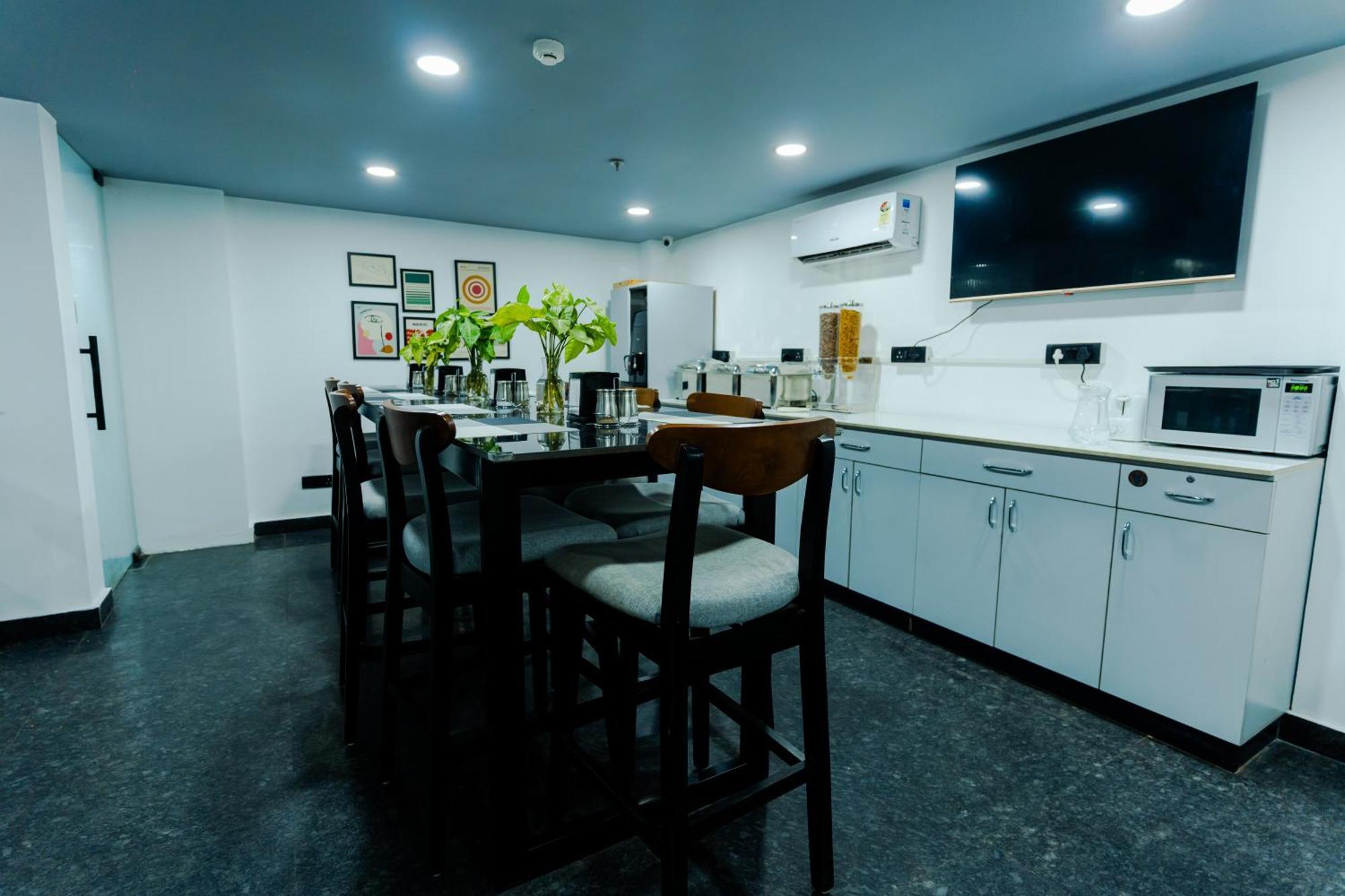 Bedchambers Luxury Apartment Near Golf Course Road グルガウン エクステリア 写真