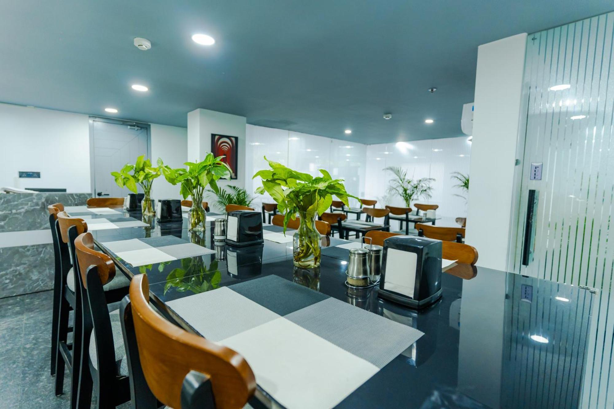 Bedchambers Luxury Apartment Near Golf Course Road グルガウン エクステリア 写真