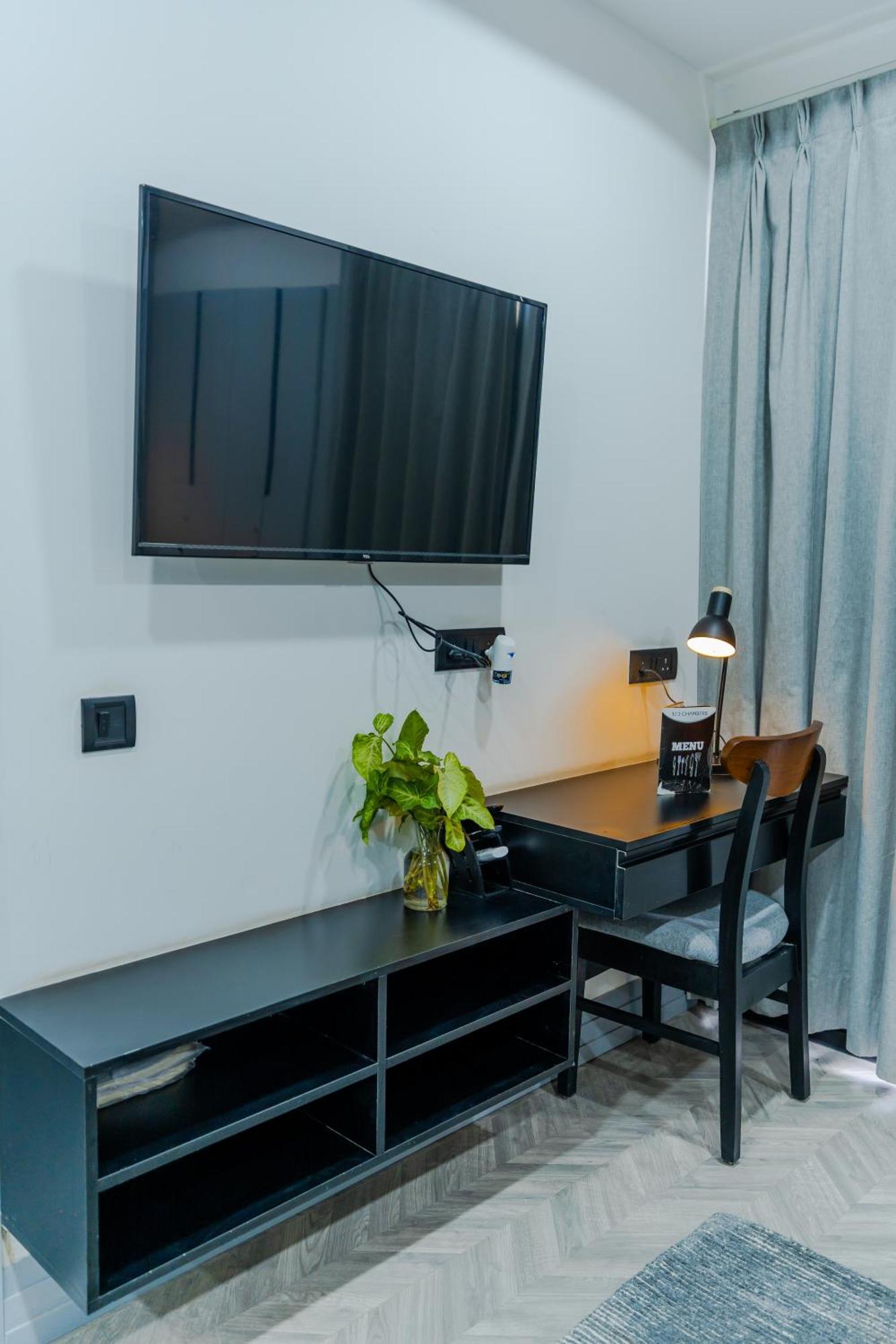 Bedchambers Luxury Apartment Near Golf Course Road グルガウン エクステリア 写真