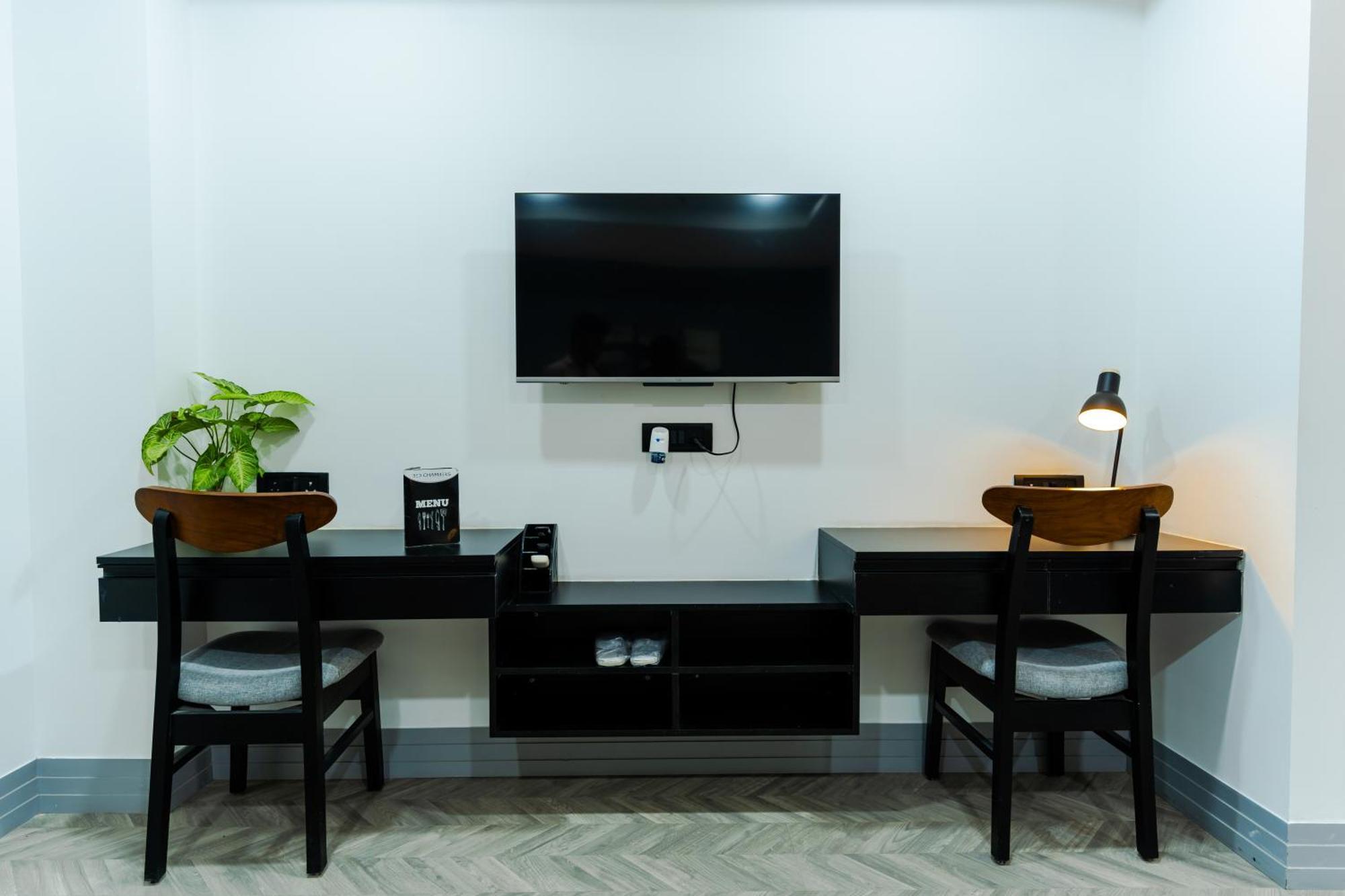 Bedchambers Luxury Apartment Near Golf Course Road グルガウン エクステリア 写真