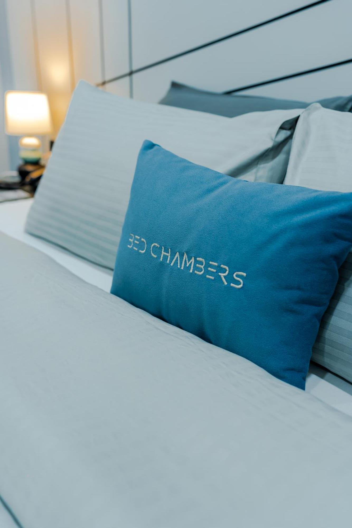 Bedchambers Luxury Apartment Near Golf Course Road グルガウン エクステリア 写真