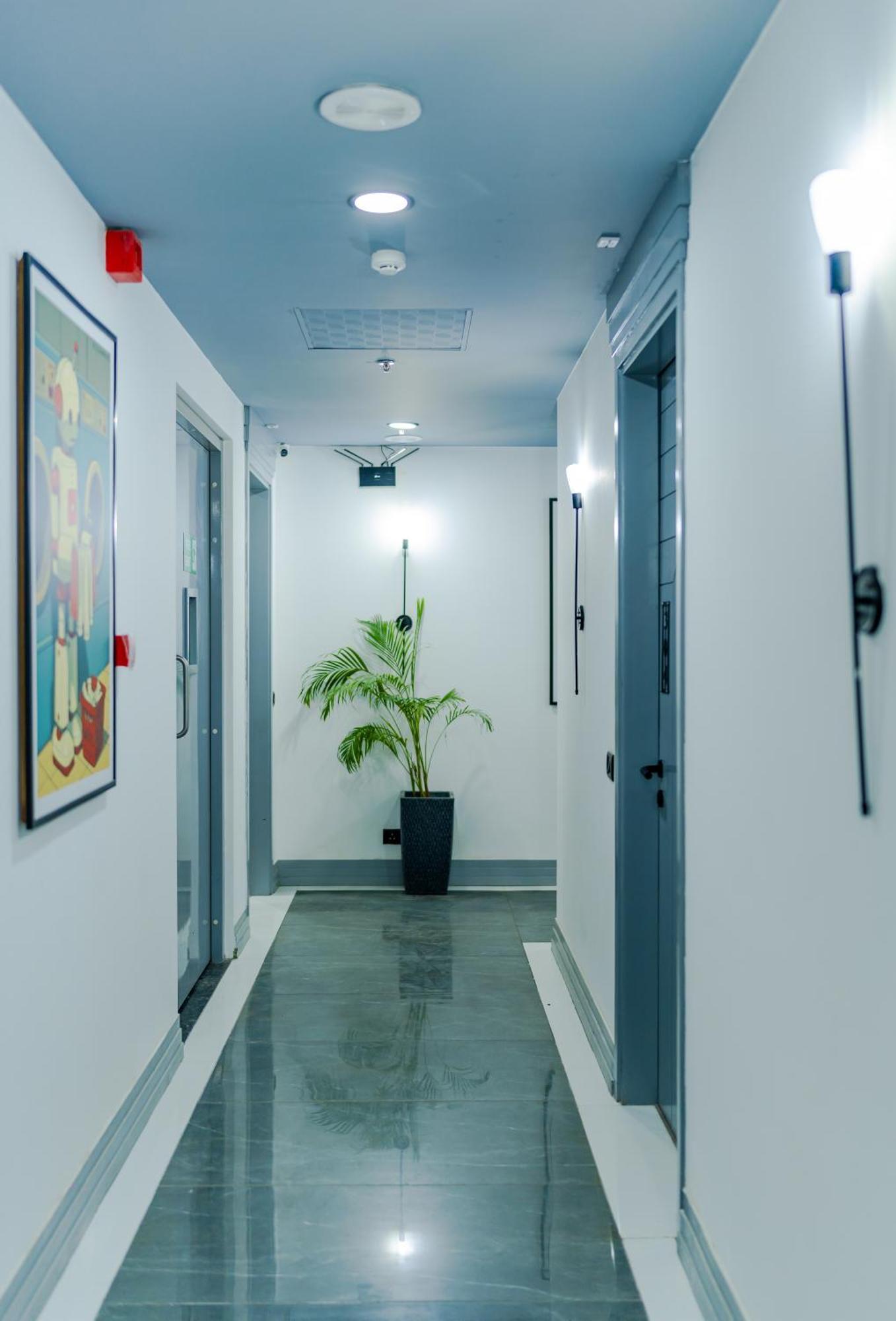 Bedchambers Luxury Apartment Near Golf Course Road グルガウン エクステリア 写真
