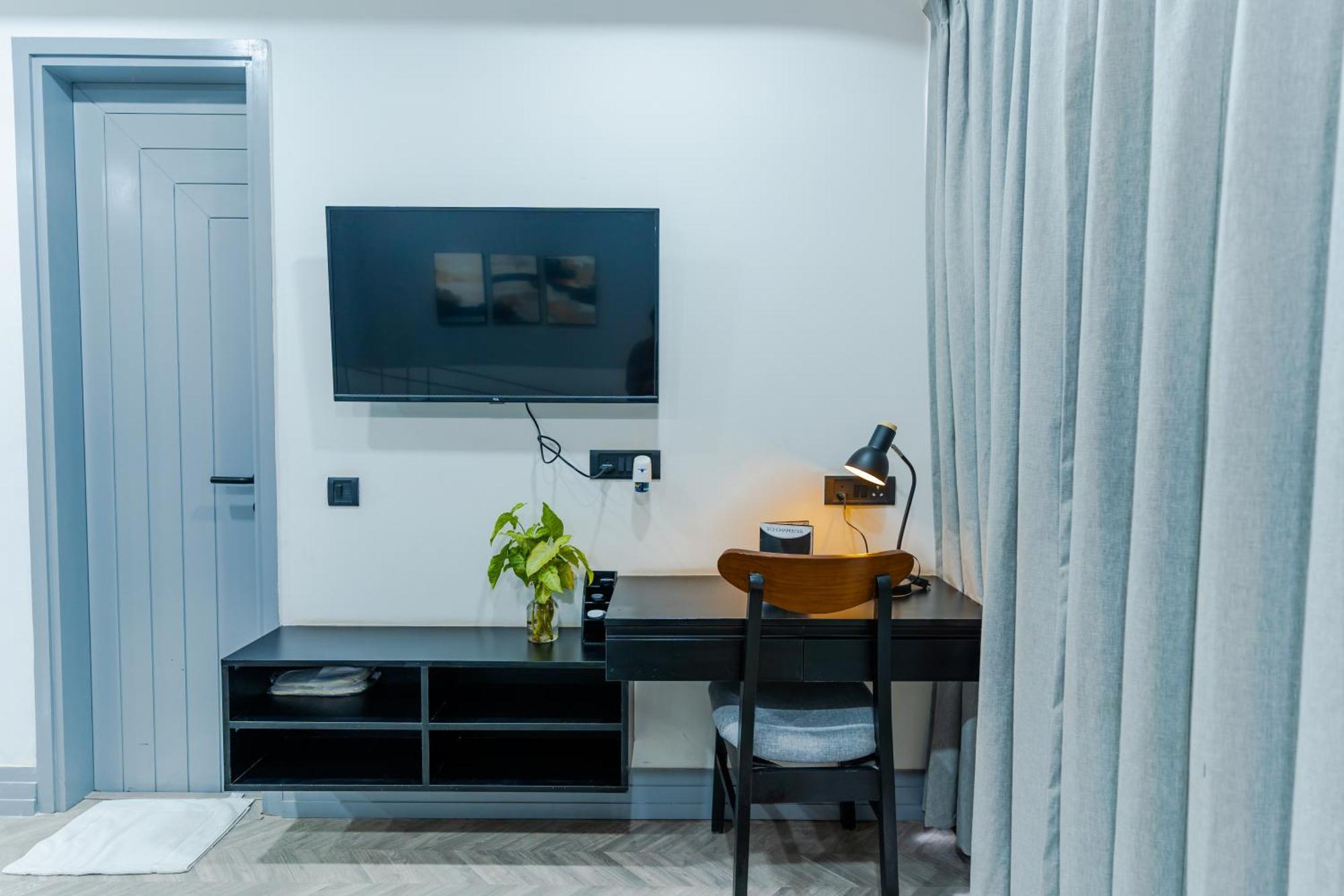 Bedchambers Luxury Apartment Near Golf Course Road グルガウン エクステリア 写真
