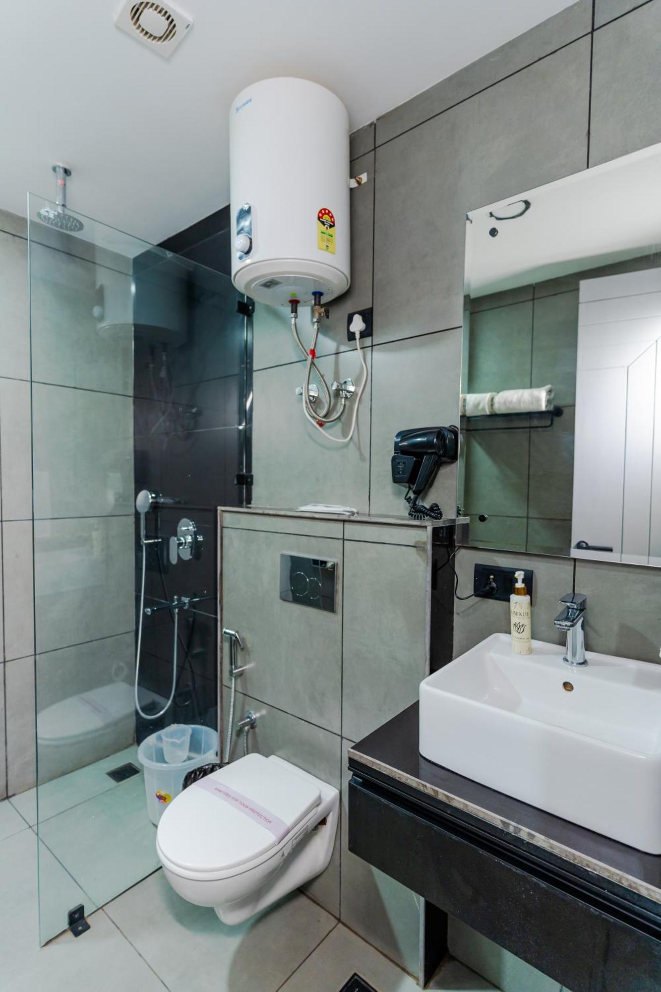 Bedchambers Luxury Apartment Near Golf Course Road グルガウン エクステリア 写真