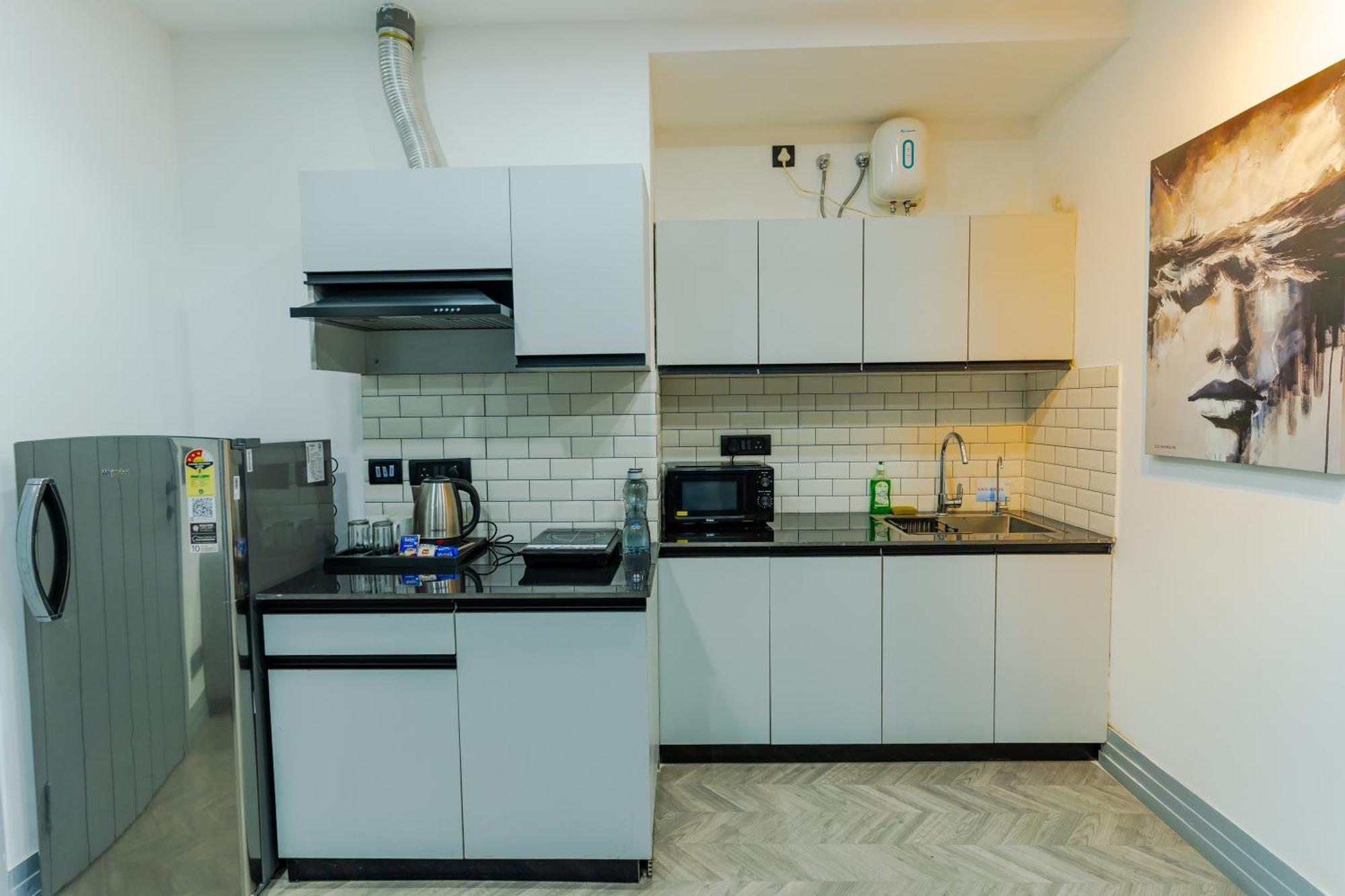 Bedchambers Luxury Apartment Near Golf Course Road グルガウン エクステリア 写真