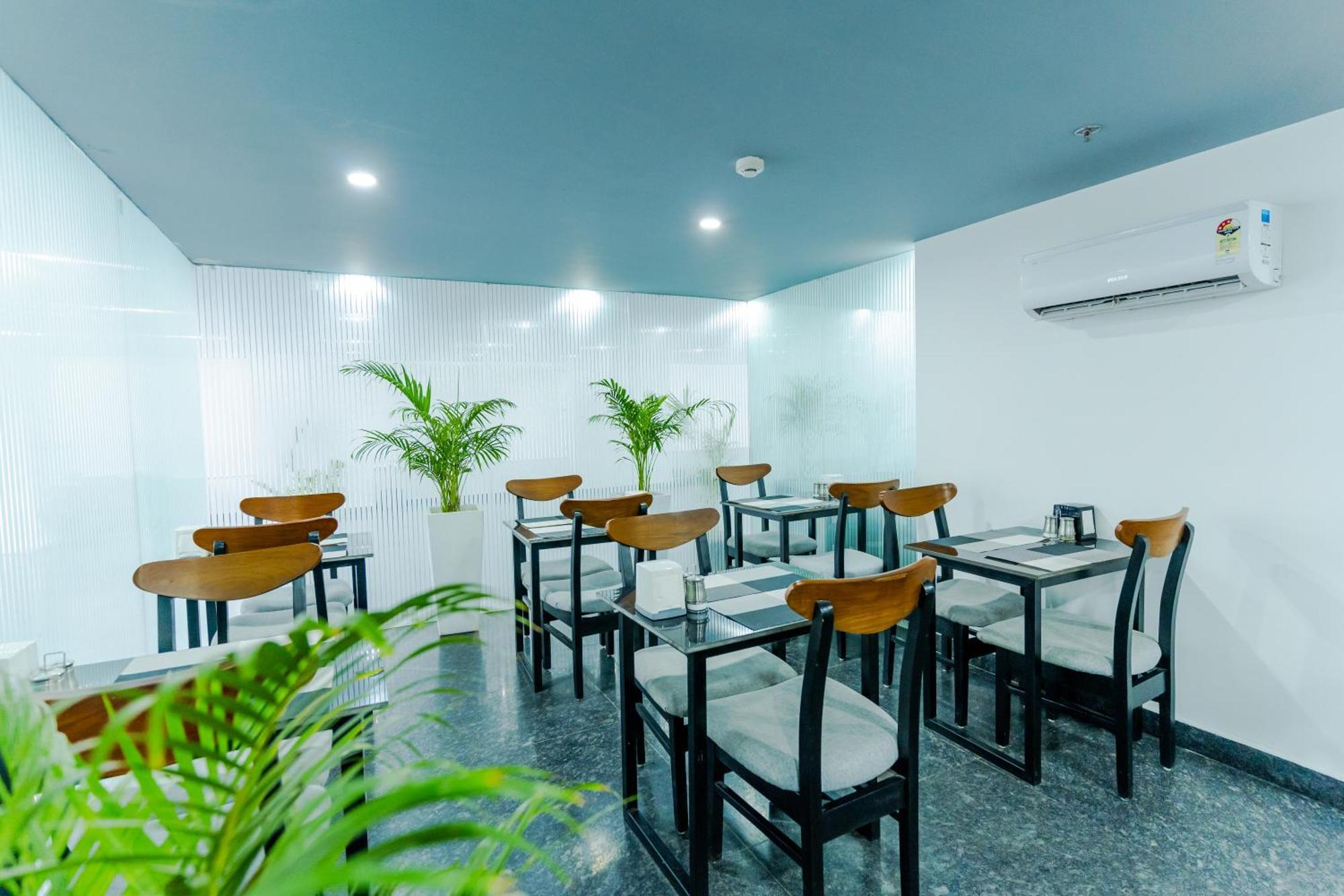 Bedchambers Luxury Apartment Near Golf Course Road グルガウン エクステリア 写真