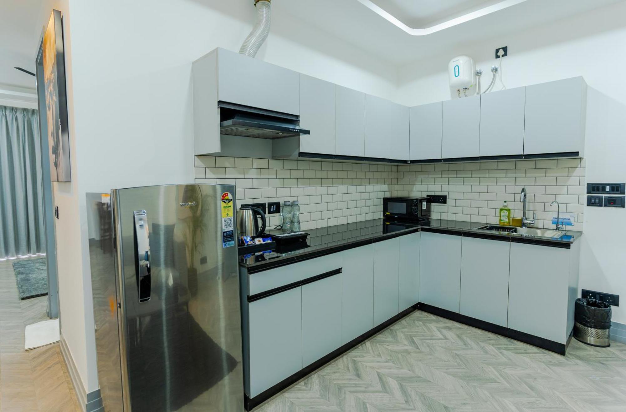 Bedchambers Luxury Apartment Near Golf Course Road グルガウン エクステリア 写真