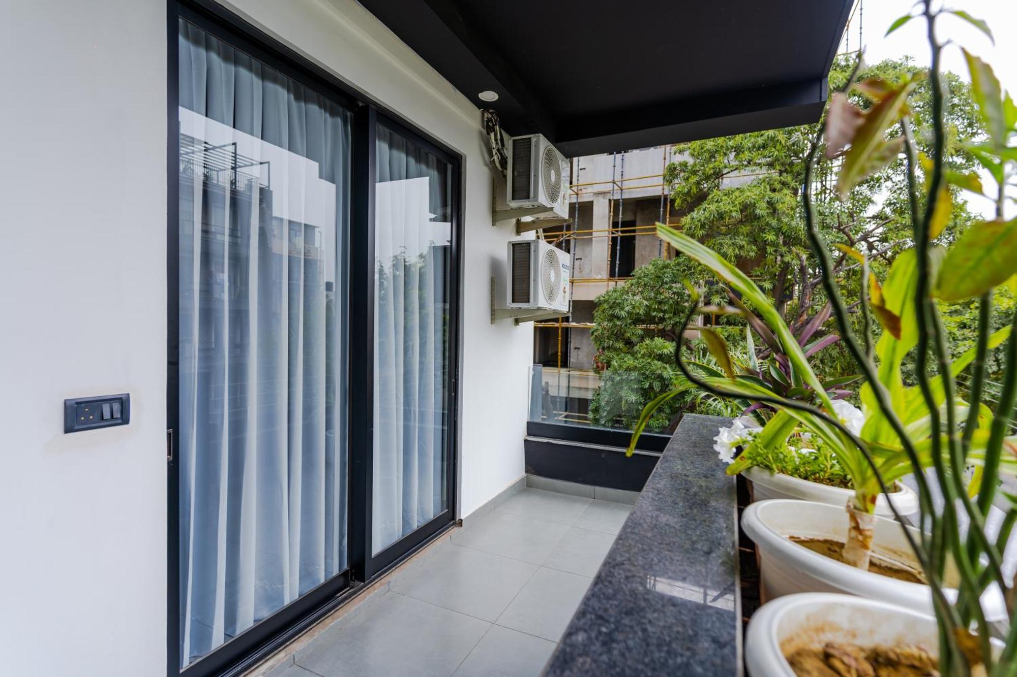 Bedchambers Luxury Apartment Near Golf Course Road グルガウン エクステリア 写真